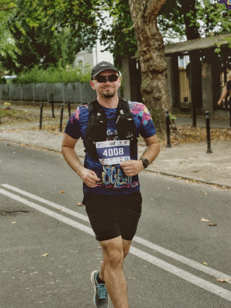 Krzysztof Szpakowski na trasie PKO Półmaratonu w Szczecinie